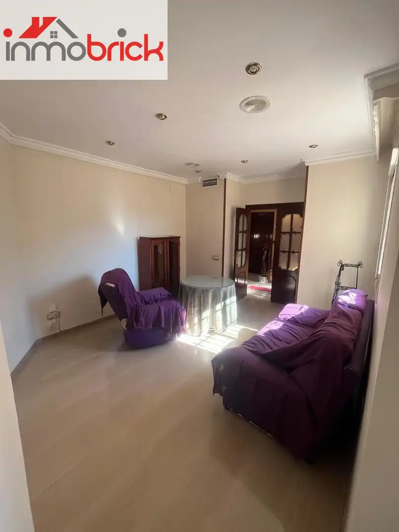 Sala de estar de Casa o chalet en venta en Lucena con Calefacción, Terraza y Piscina