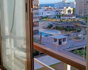 Piscina de Apartament de lloguer en Torremolinos amb Aire condicionat, Terrassa i Moblat