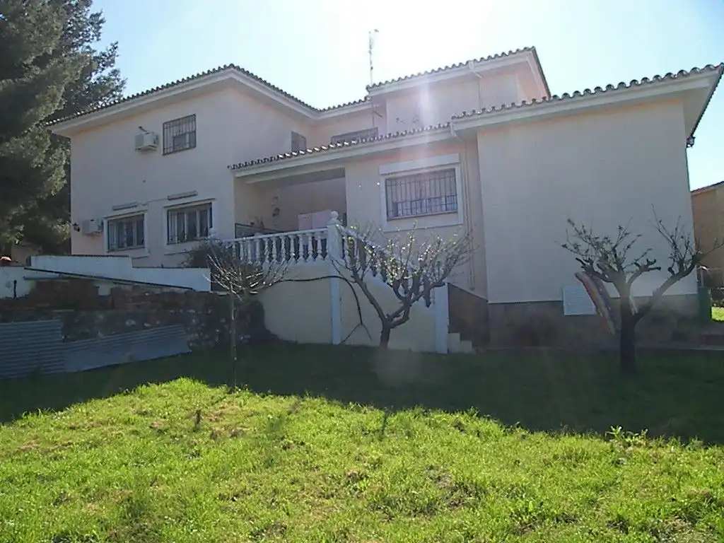 Vista exterior de Casa o chalet en venta en Alhaurín de la Torre con Aire acondicionado, Jardín privado y Terraza
