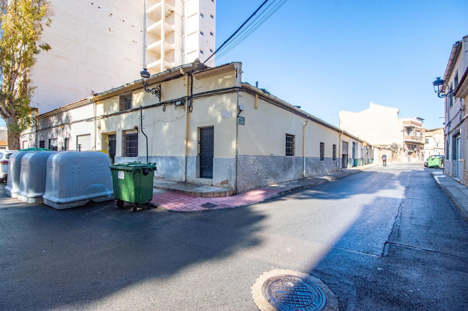 Vista exterior de Nave industrial en venta en Elda