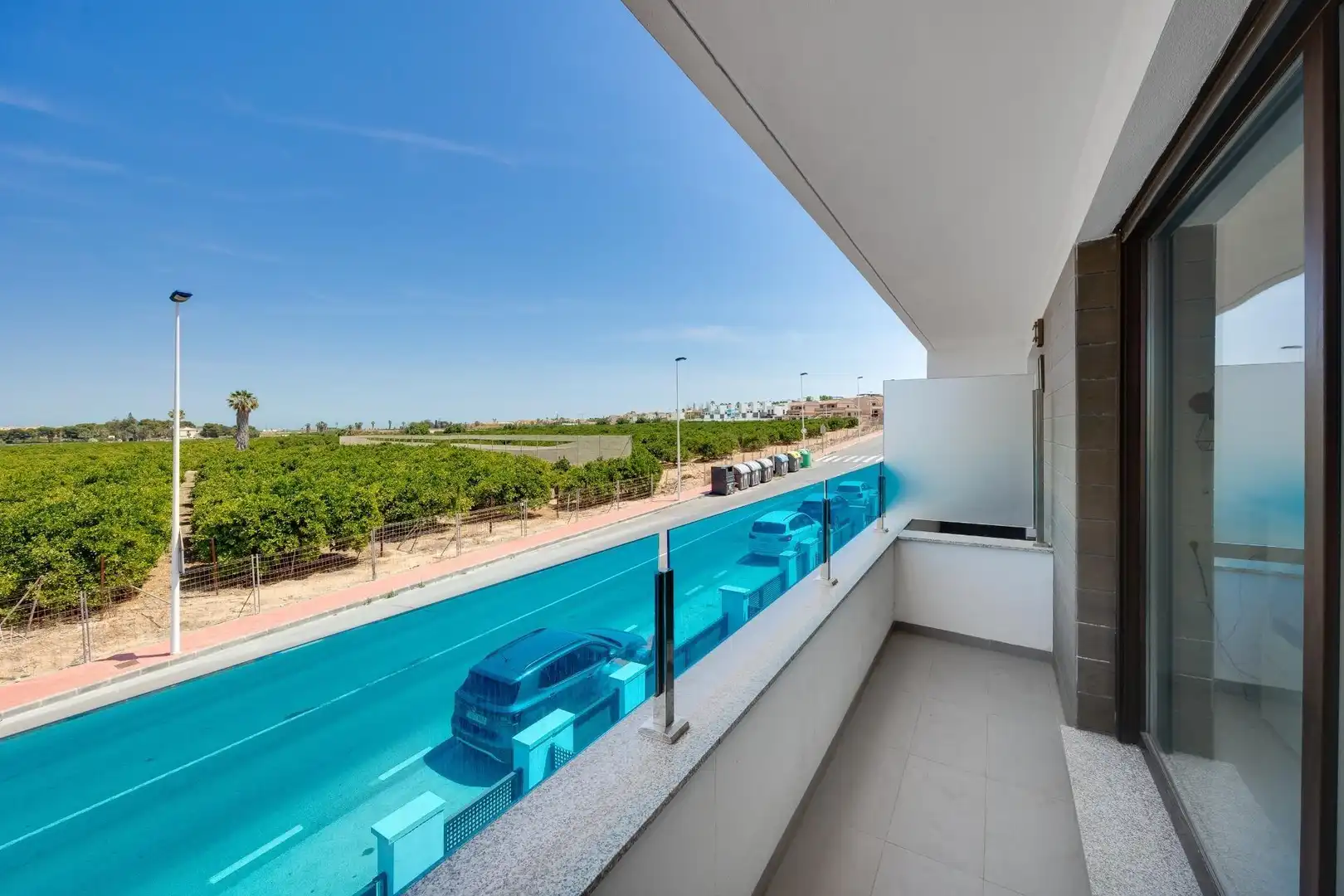 Schwimmbecken von Einfamilien-Reihenhaus zum Verkauf in Torrevieja mit Klimaanlage, Heizung und Terrasse