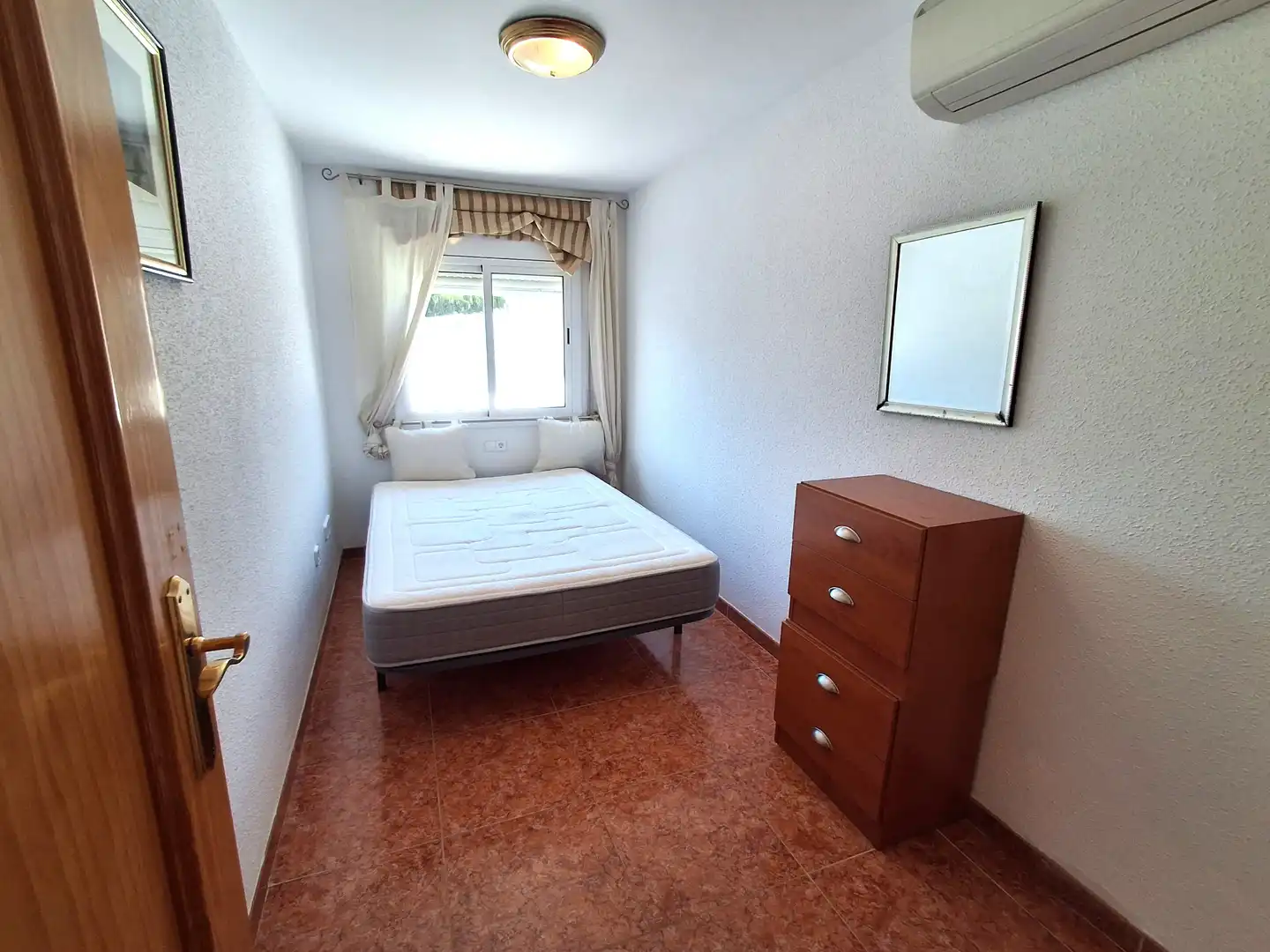 Schlafzimmer von Einfamilien-Reihenhaus zum Verkauf in Mont-roig del Camp mit Klimaanlage, Privatgarten und Terrasse