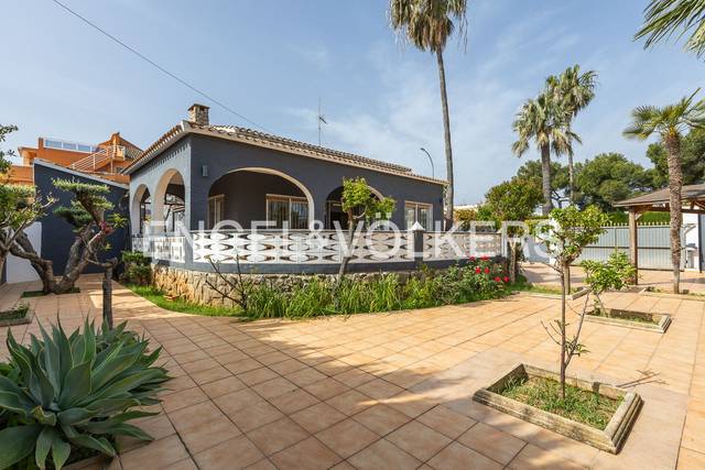 Casa-chalet en Venta en Carretera Les Marines a Denia en Les Bovetes - La Felicidad