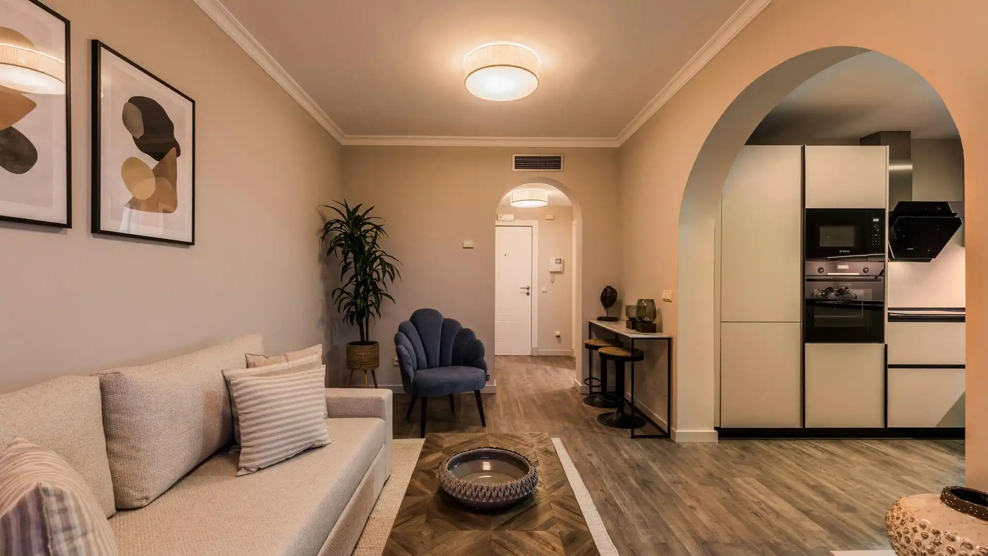Sala d'estar de Apartament en venda en Benahavís amb Piscina comunitària