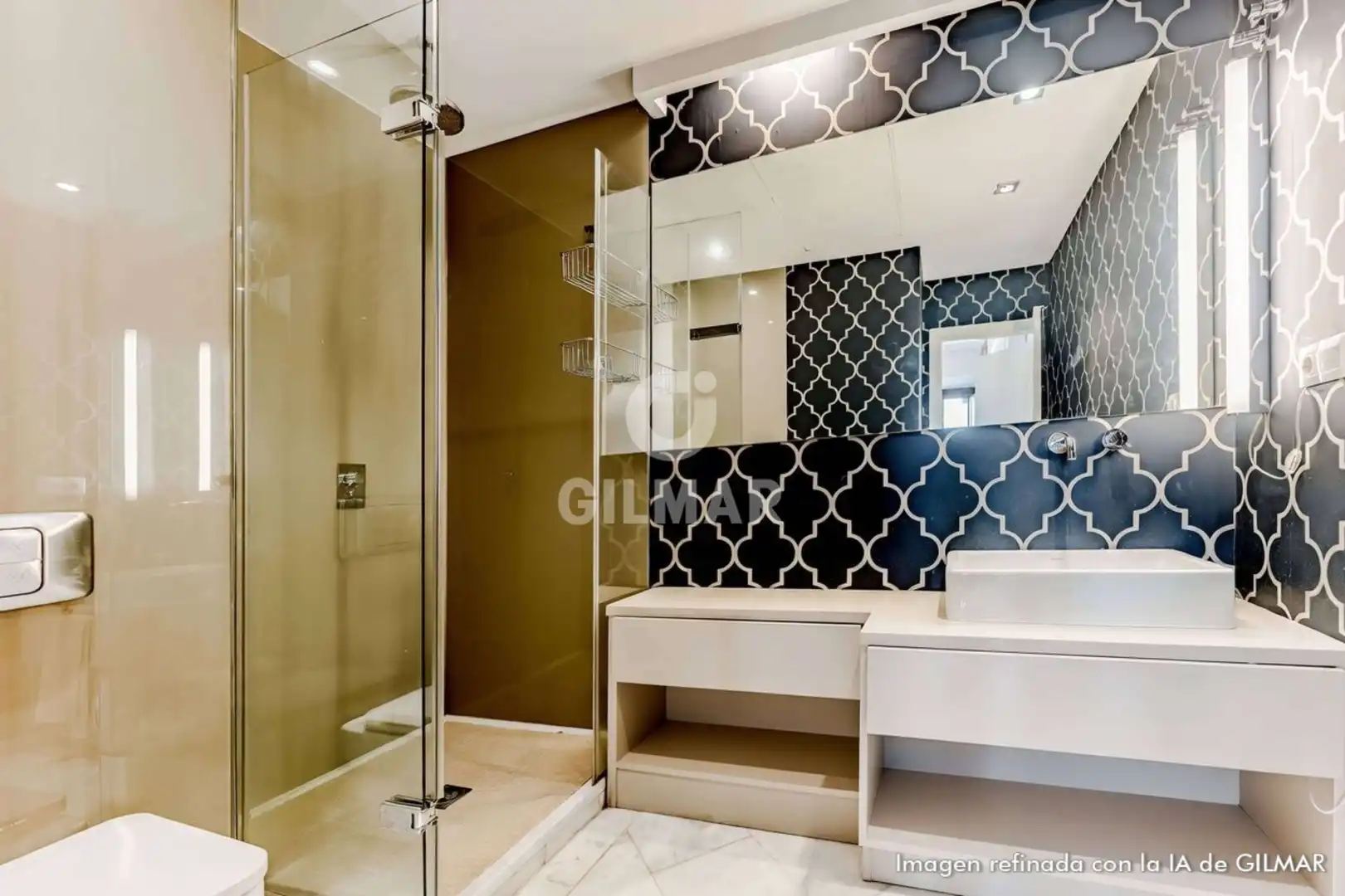 Baño de Dúplex en venta en Sevilla con Calefacción y Balcón
