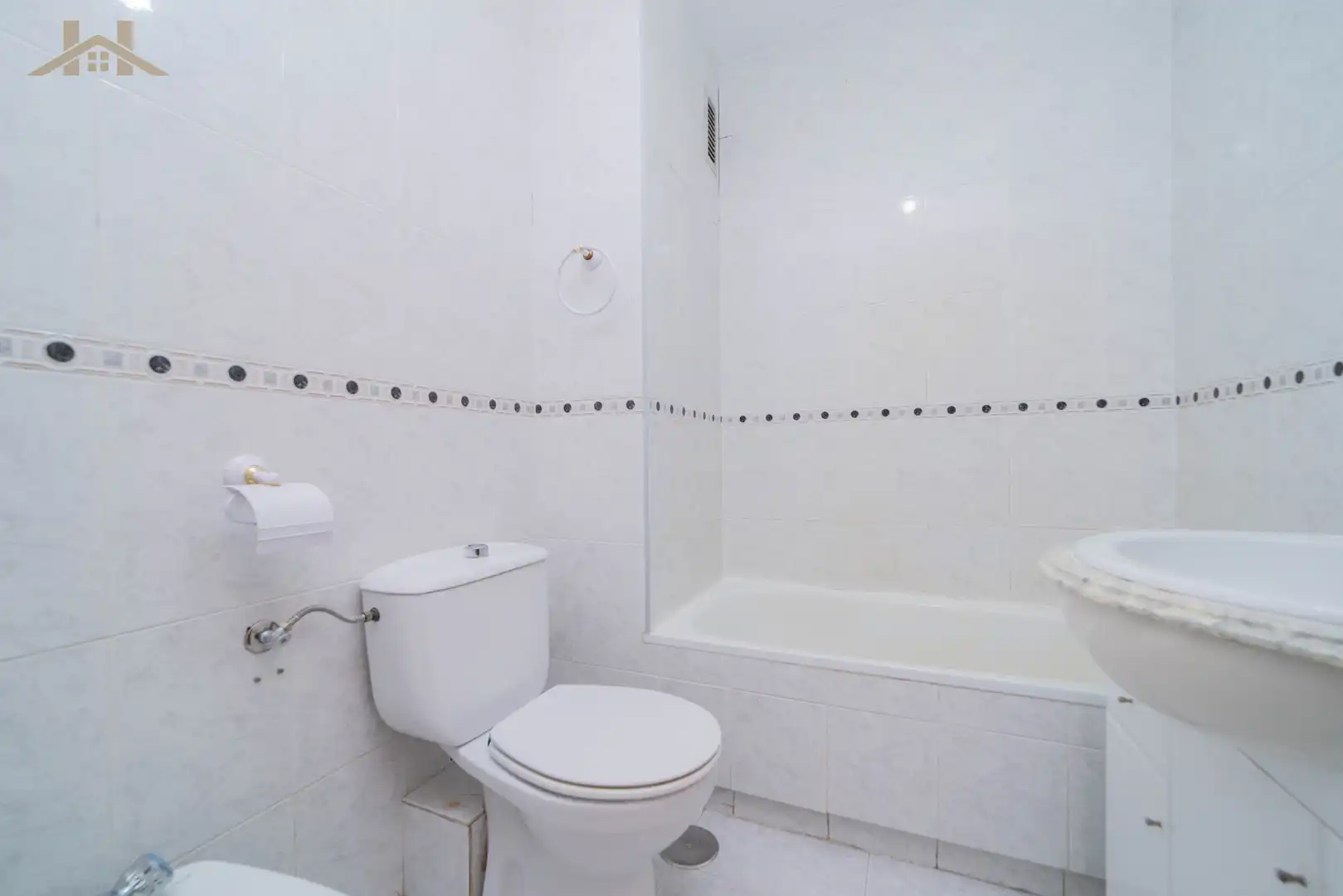 Badezimmer von Wohnung zum Verkauf in Fuenlabrada mit Heizung, Parkett und Terrasse
