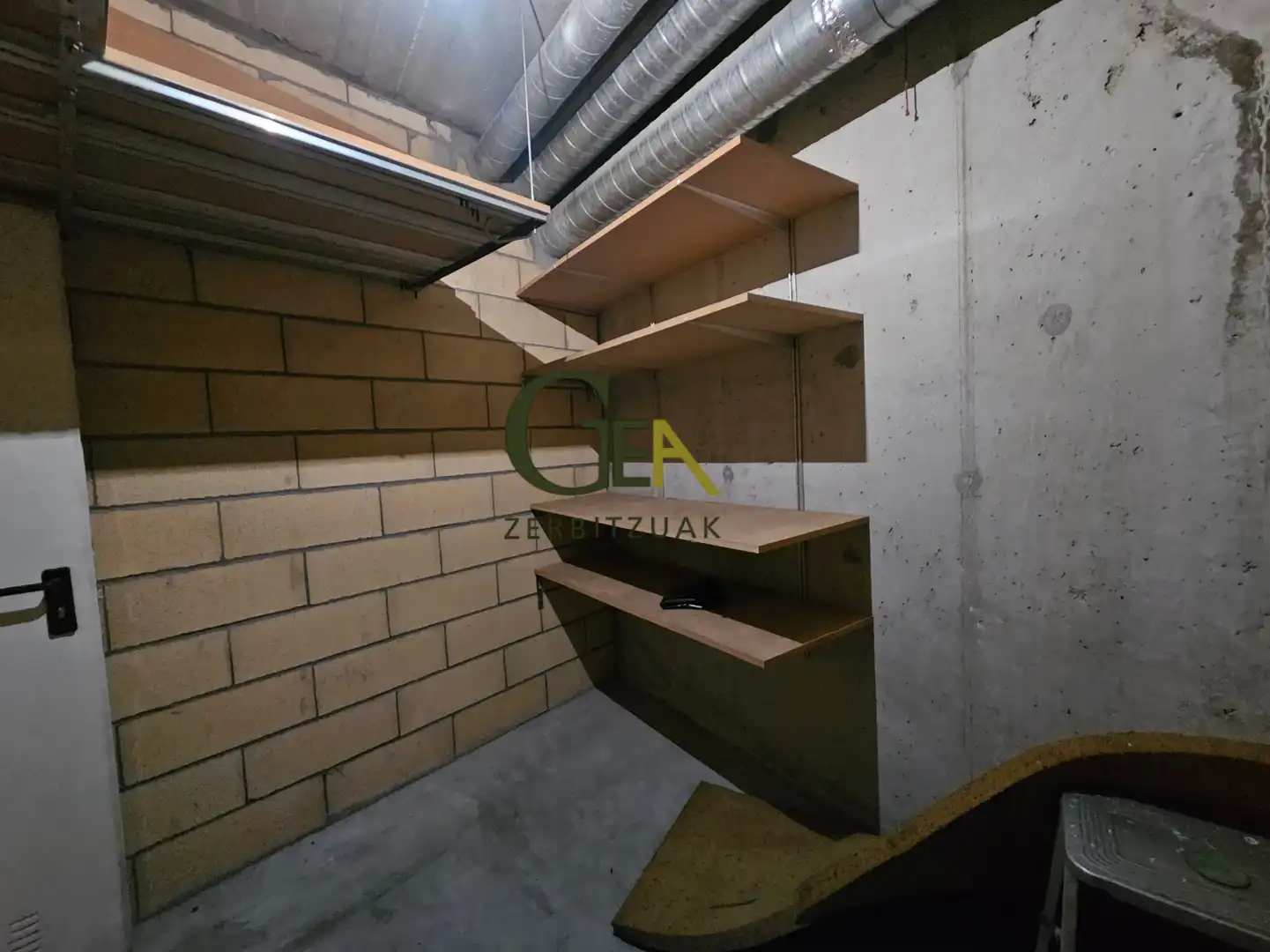 Storage room for sale in Villabona