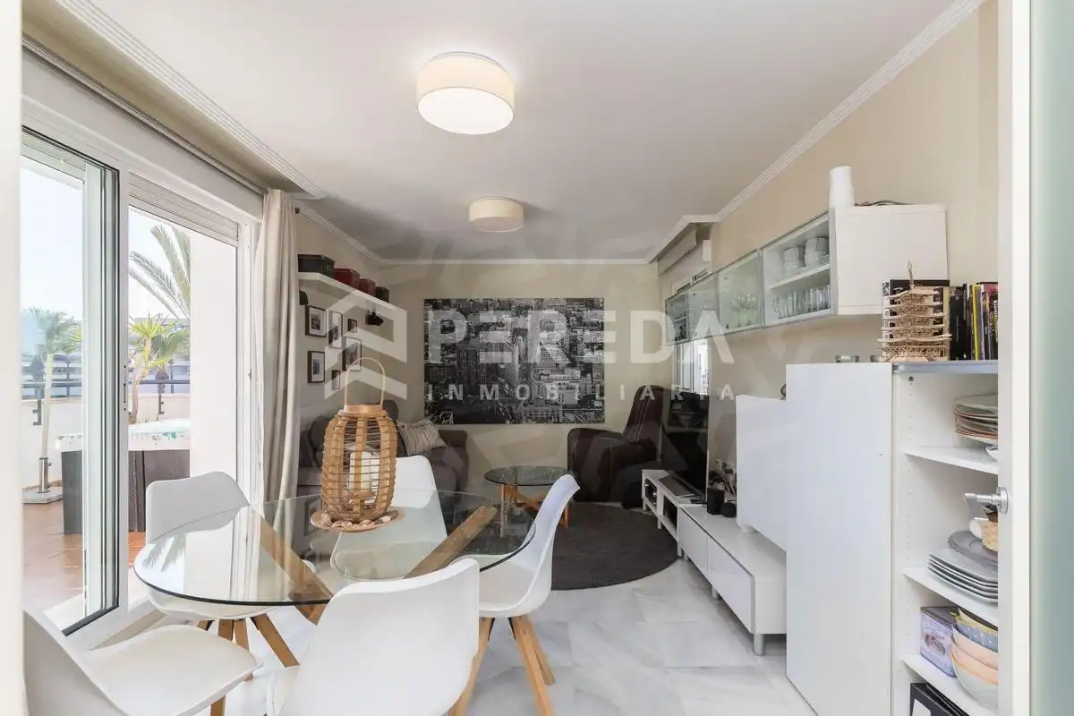 Sala de estar de Piso en venta en Roquetas de Mar con Aire acondicionado y Piscina comunitaria