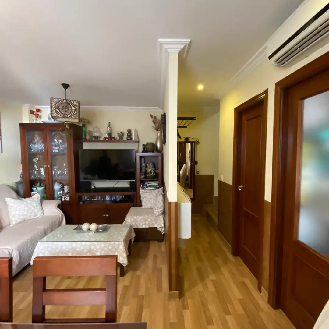 Casa adosada en venta en Dos Hermanas con Aire acondicionado, Parquet y Trastero