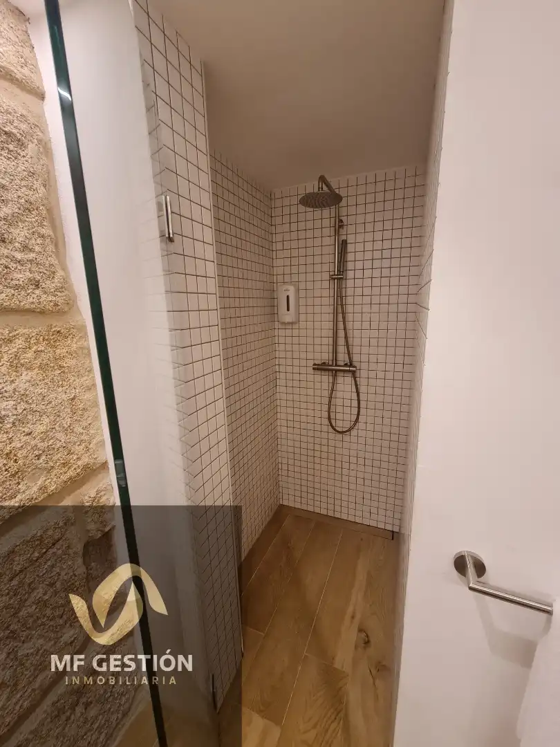 Bathroom of Flat for rent in Vigo   with Air Conditioner, Heating and Furnished