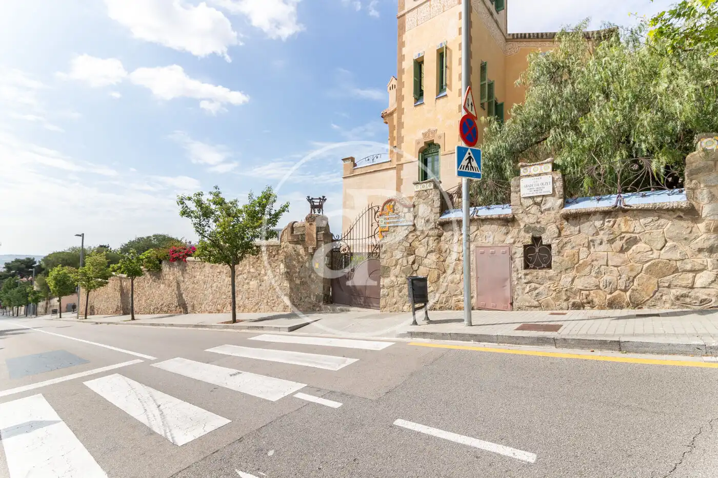 Vista exterior de Casa o xalet de lloguer en Barcelona amb Aire condicionat, Calefacció i Jardí privat