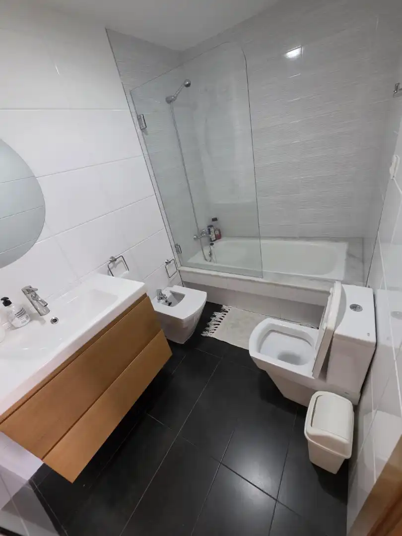 Baño de Piso de alquiler en Ferrol con Calefacción, Amueblado y Horno