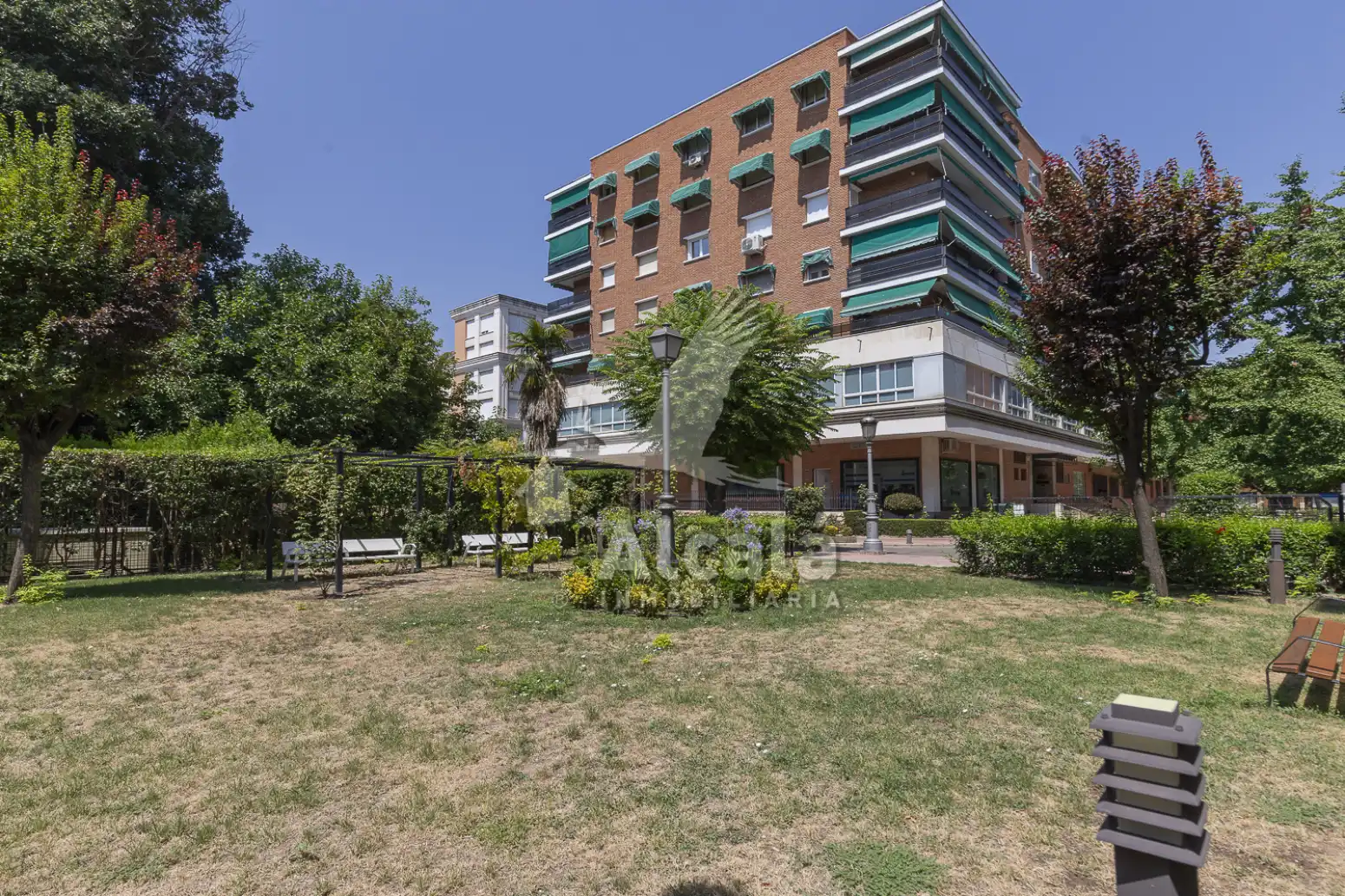 Vista exterior de Piso en venta en Alcalá de Henares con Calefacción, Jardín privado y Parquet