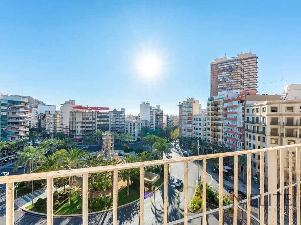 Àtic amb ascensor en venda a Plaza Luceros De Los