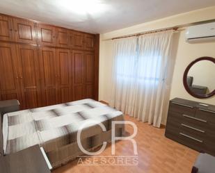 Bedroom of Flat to rent in  Granada Capital  with Air Conditioner and Balcony