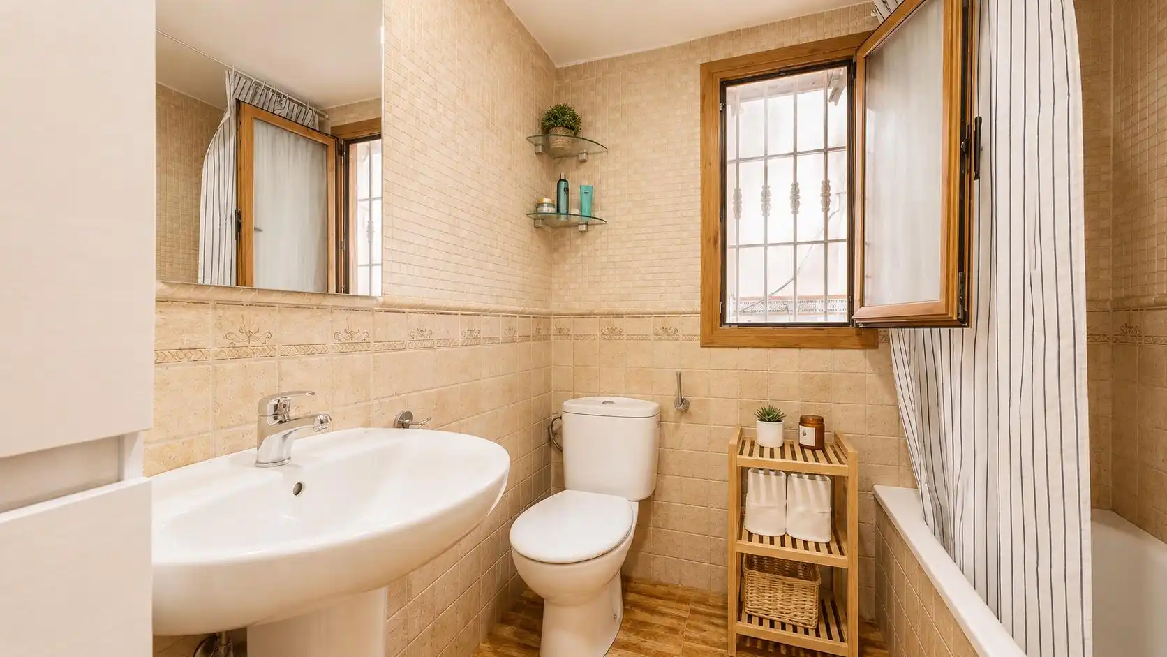 Baño de Piso en venta en Almería con Aire acondicionado y Balcón