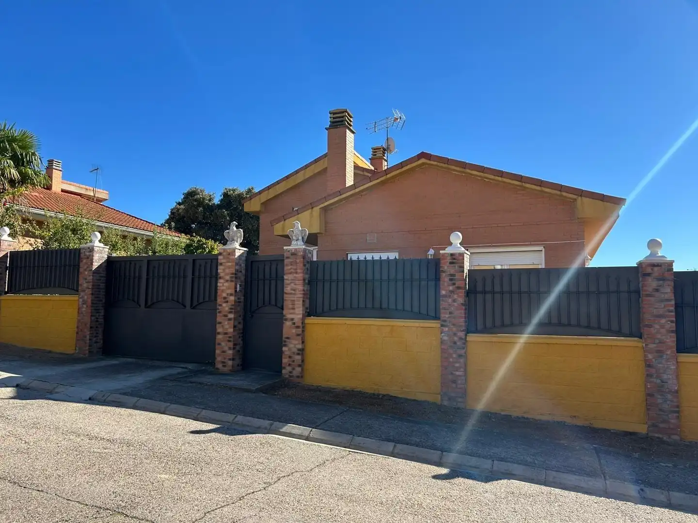 Vista exterior de Casa o chalet en venta en Loranca de Tajuña con Piscina