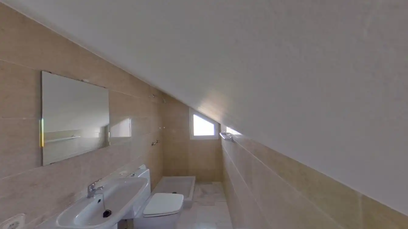 Bany de Casa adosada en venda en Estepona amb Aire condicionat i Piscina