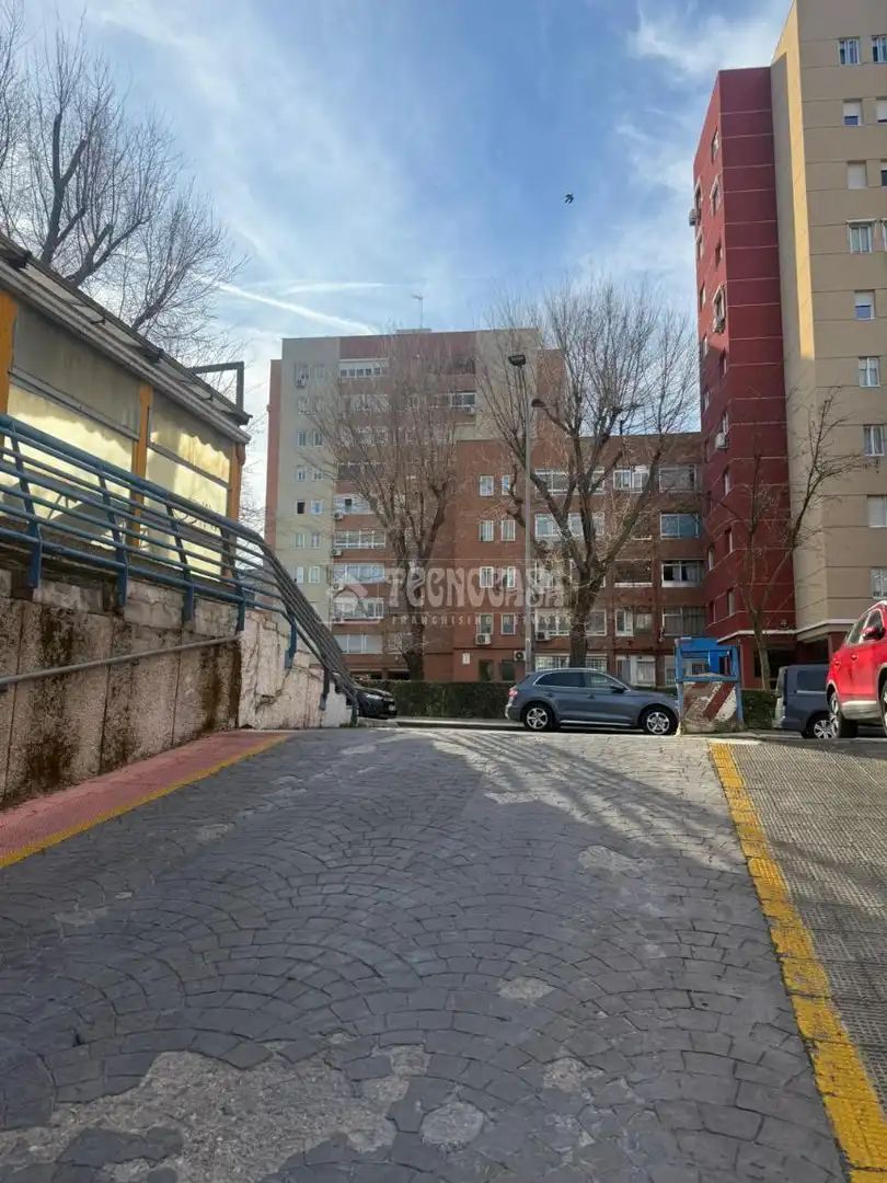 Außenansicht von Garage zum Verkauf in Fuenlabrada mit Alarm