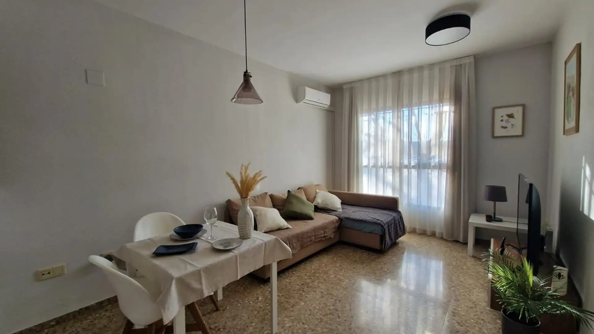 Vista exterior de Pis de lloguer en Moncada amb Aire condicionat i Moblat