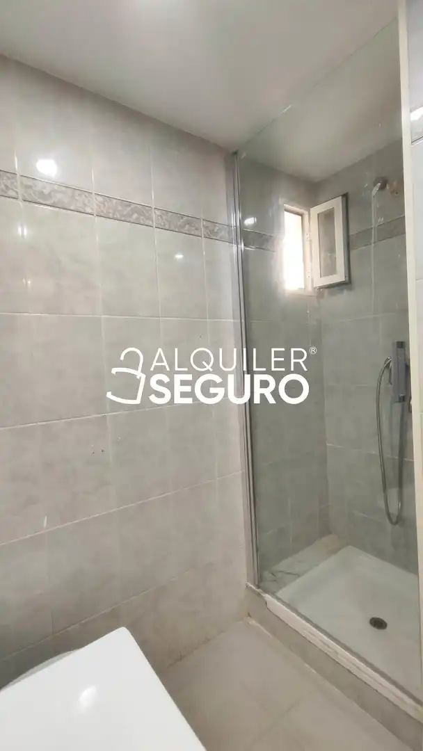 Bany de Pis de lloguer en Valencia amb Aire condicionat i Terrassa