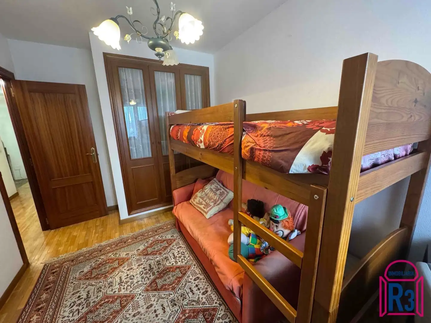 Habitación de Piso en venta en León Capital  con Calefacción, Terraza y Trastero