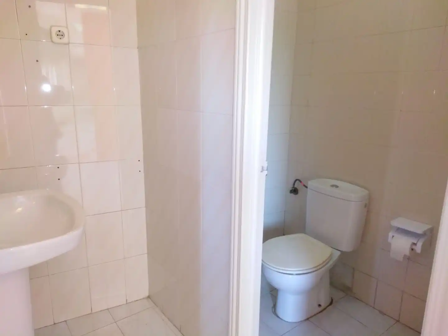 Baño de Oficina de alquiler en Alcalá de Henares con Aire acondicionado y Calefacción