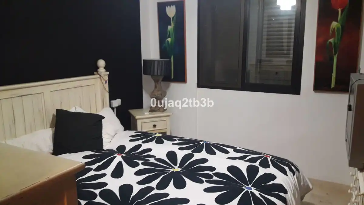 Dormitori de Apartament en venda en Estepona amb Aire condicionat, Terrassa i Piscina comunitària