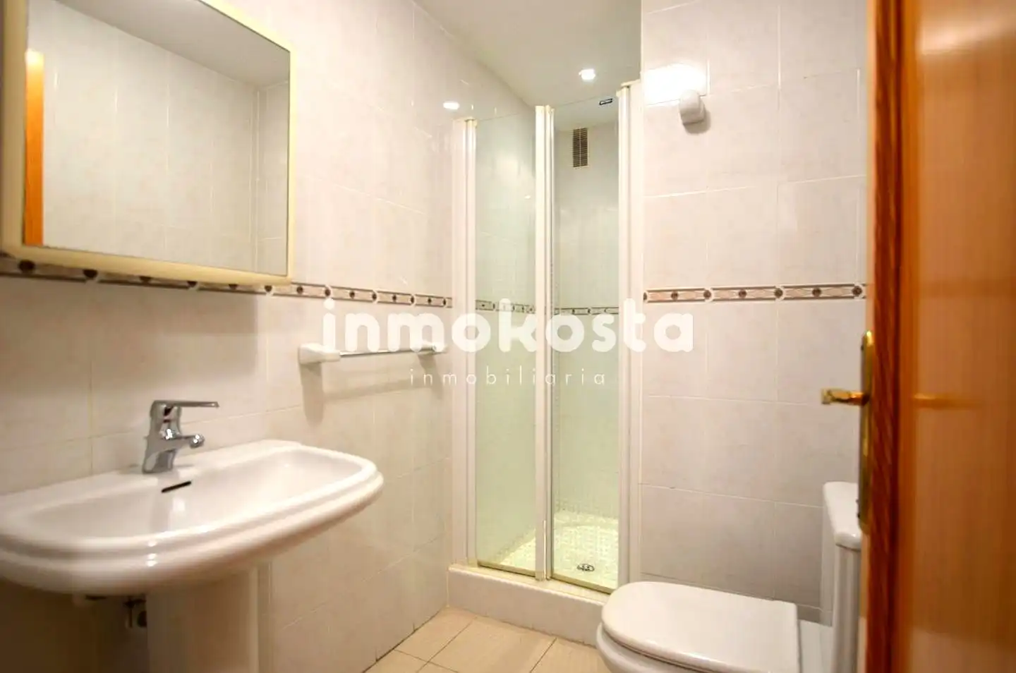 Bathroom of Flat for sale in L'Alfàs del Pi  with Air Conditioner, Terrace and Community pool