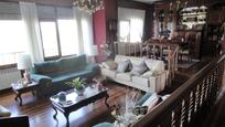 Sala d'estar de Casa o xalet en venda en Erandio amb Calefacció, Jardí privat i Terrassa