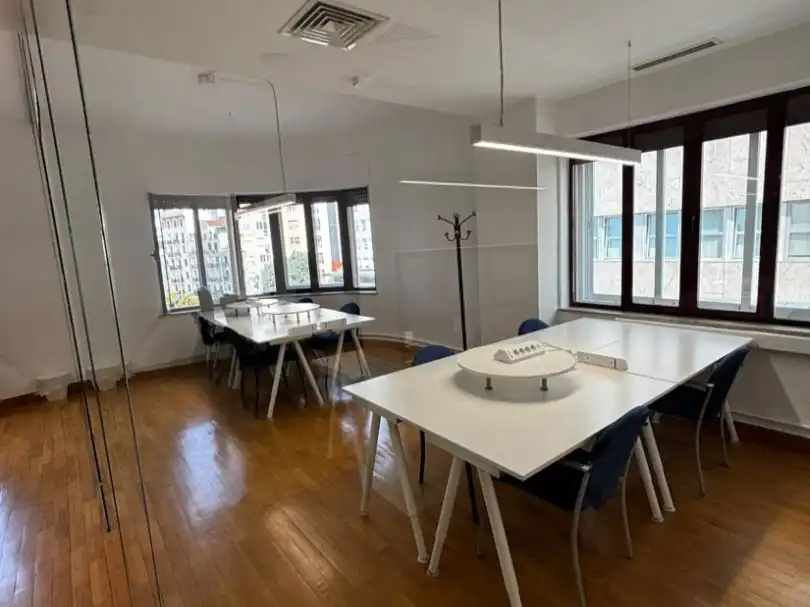 Büro zur Miete in Madrid mit Klimaanlage, Heizung und Möbliert