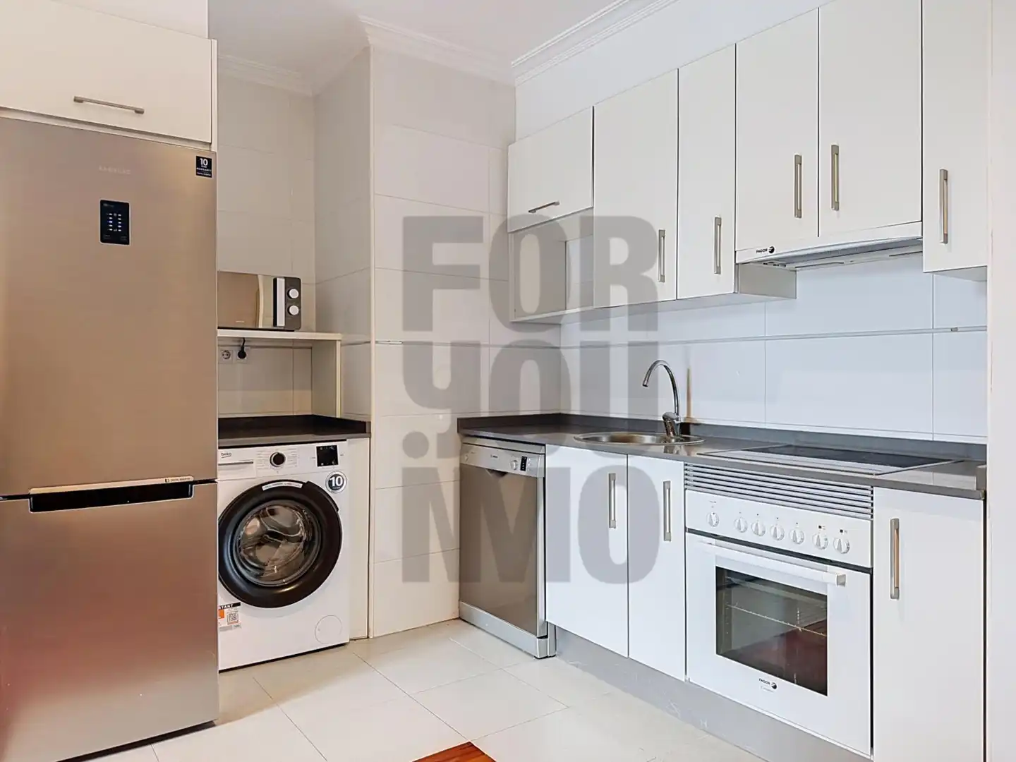 Cocina de Piso en venta en Irun  con Calefacción, Trastero y Balcón