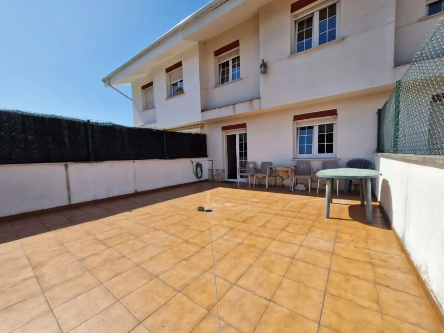 Terrasse von Einfamilien-Reihenhaus zur Miete in Polanco mit Heizung, Privatgarten und Terrasse
