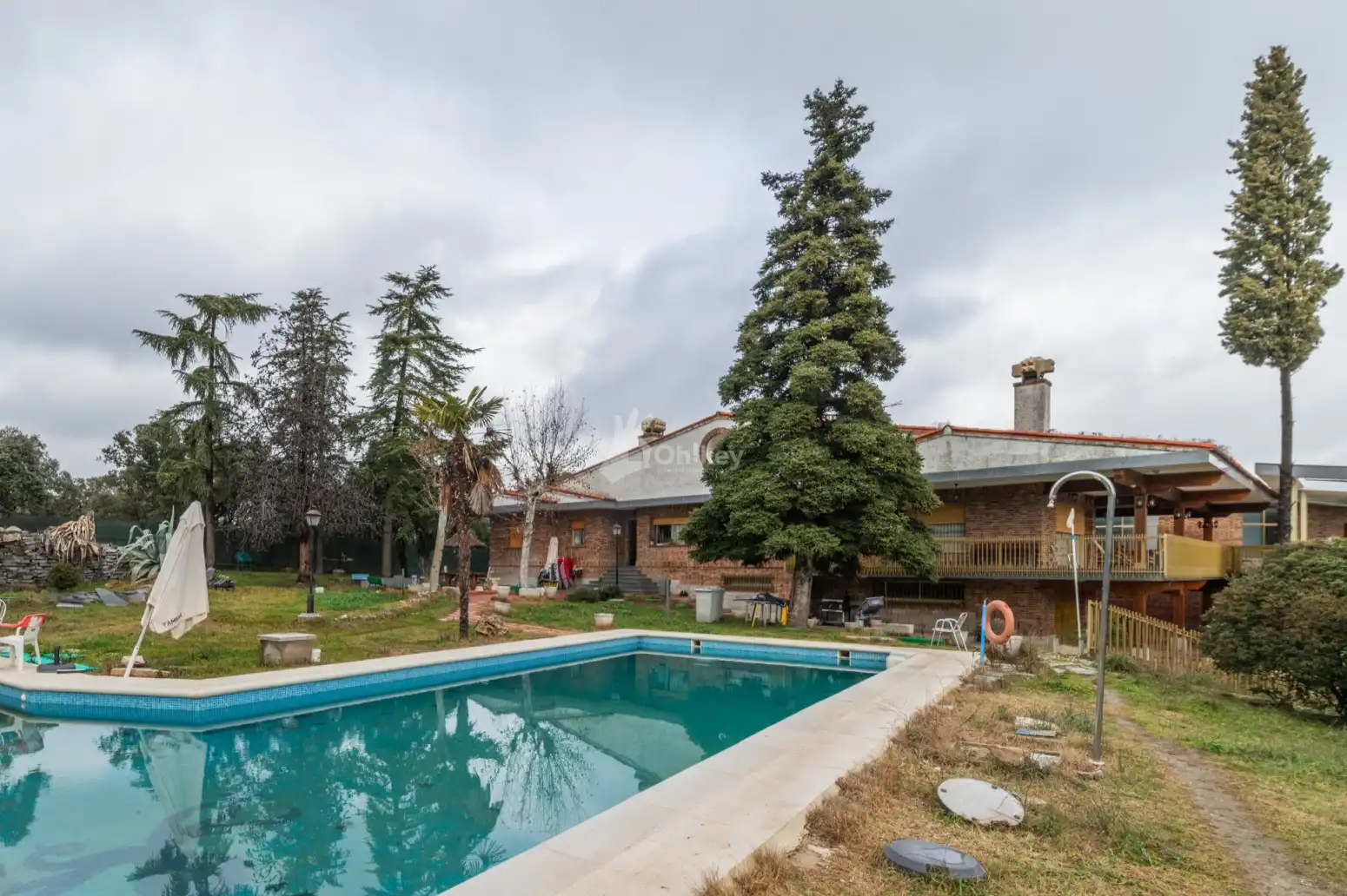 Swimming pool of Houses for sale in Villanueva de la Cañada  with Air Conditioner, Heating and Parquet flooring