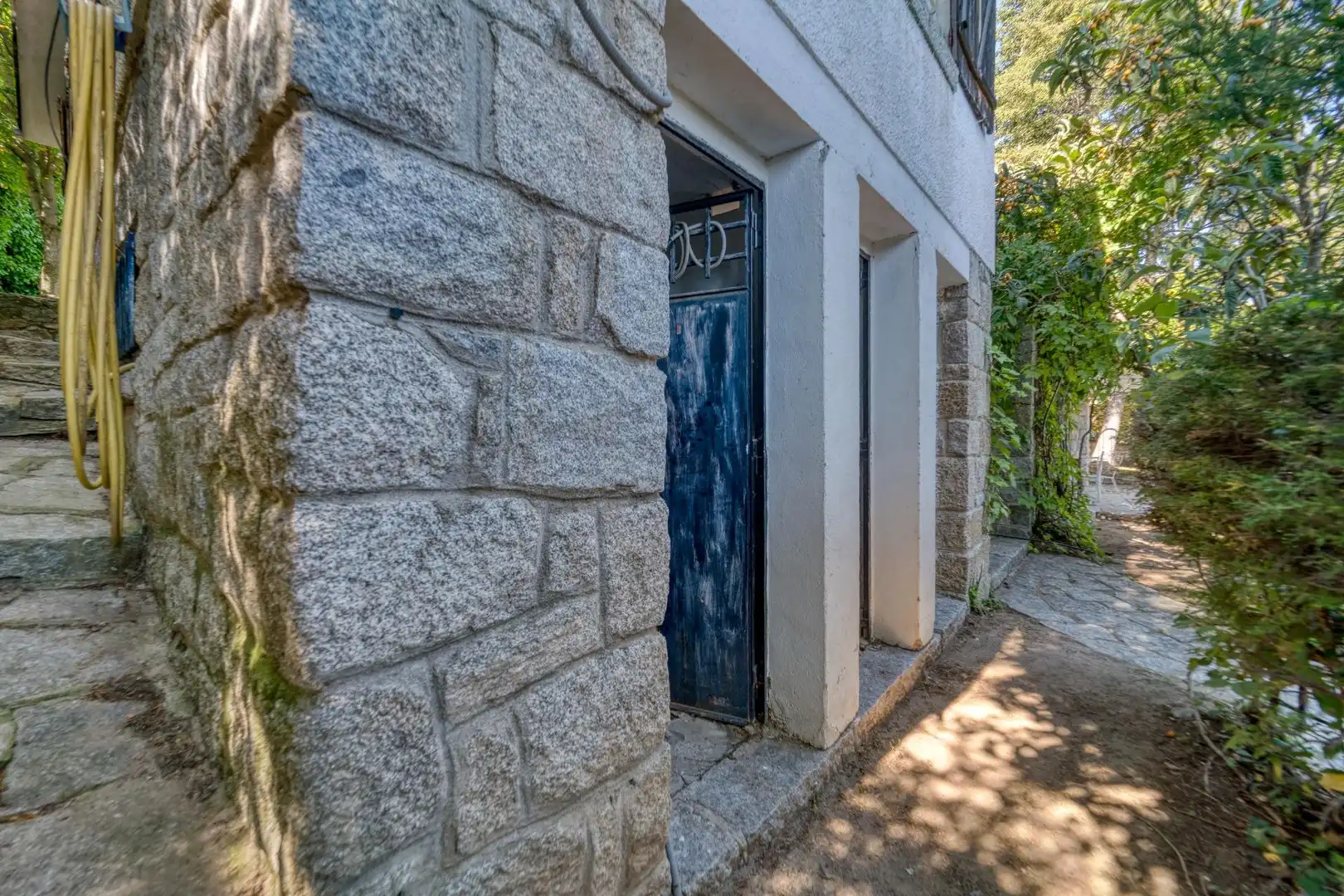 Vista exterior de Casa o xalet en venda en San Lorenzo de El Escorial amb Jardí privat i Piscina