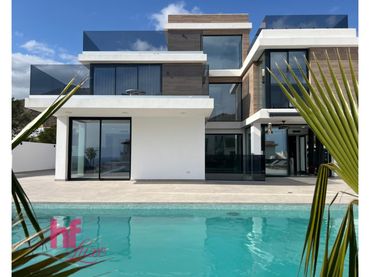 Villa avec piscine à vendre à Golf Bahía