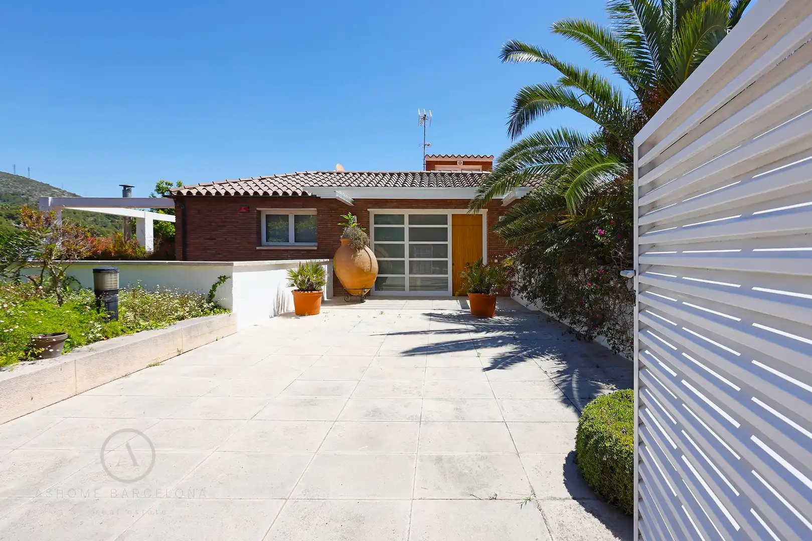 Vista exterior de Casa o xalet en venda en Castelldefels amb Aire condicionat, Calefacció i Jardí privat