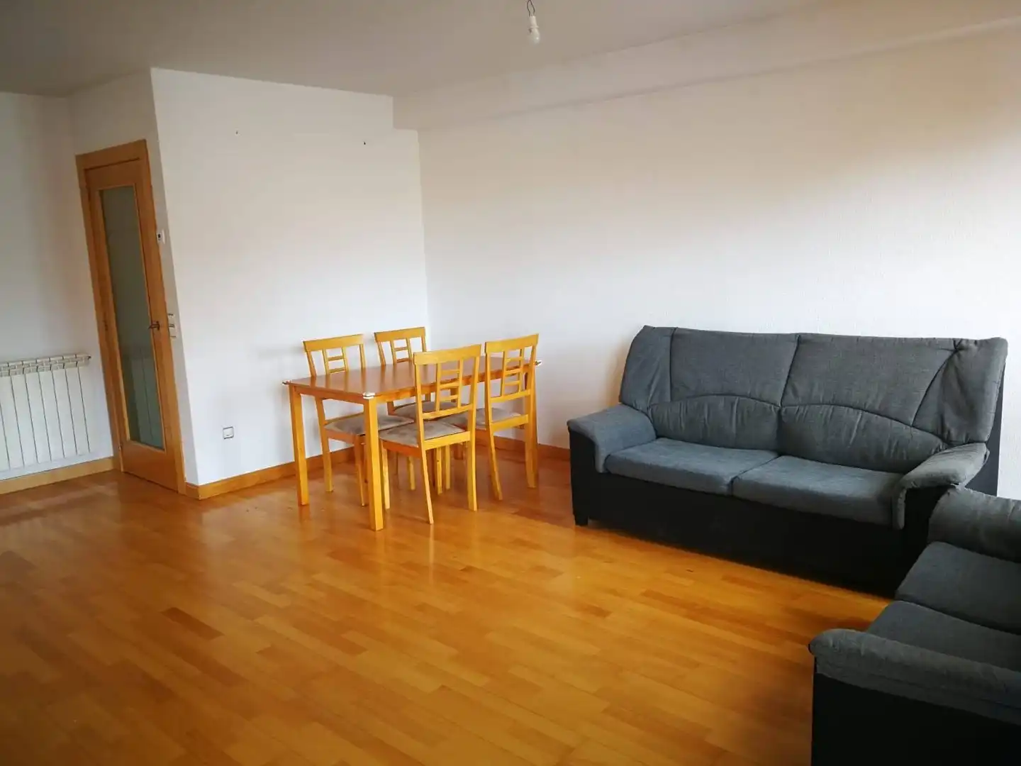 Sala de estar de Piso en venta en Villares de la Reina con Calefacción, Horno y Microondas
