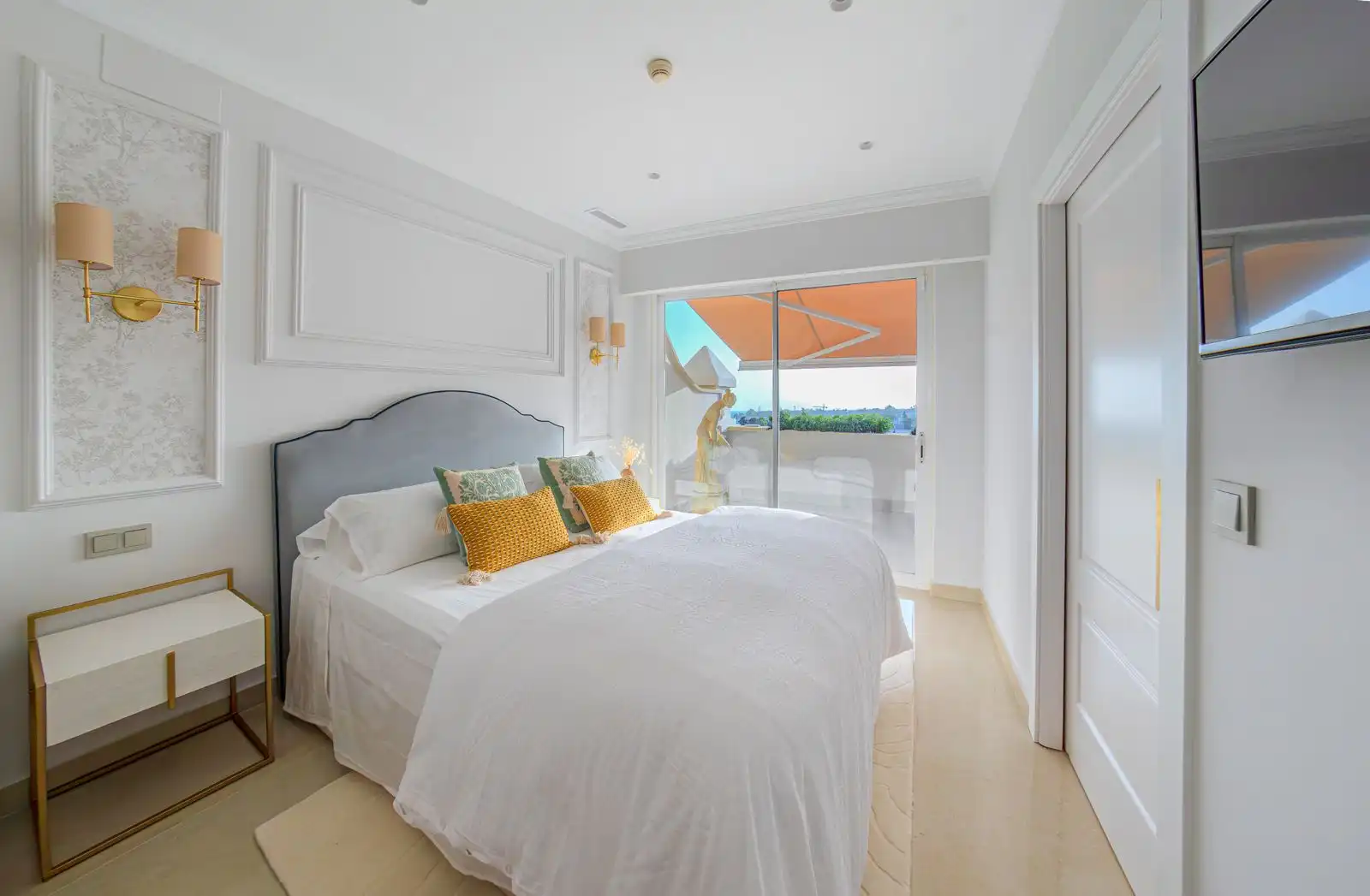 Schlafzimmer von Dachboden zur Miete in Marbella mit Klimaanlage, Möbliert und Fernseher
