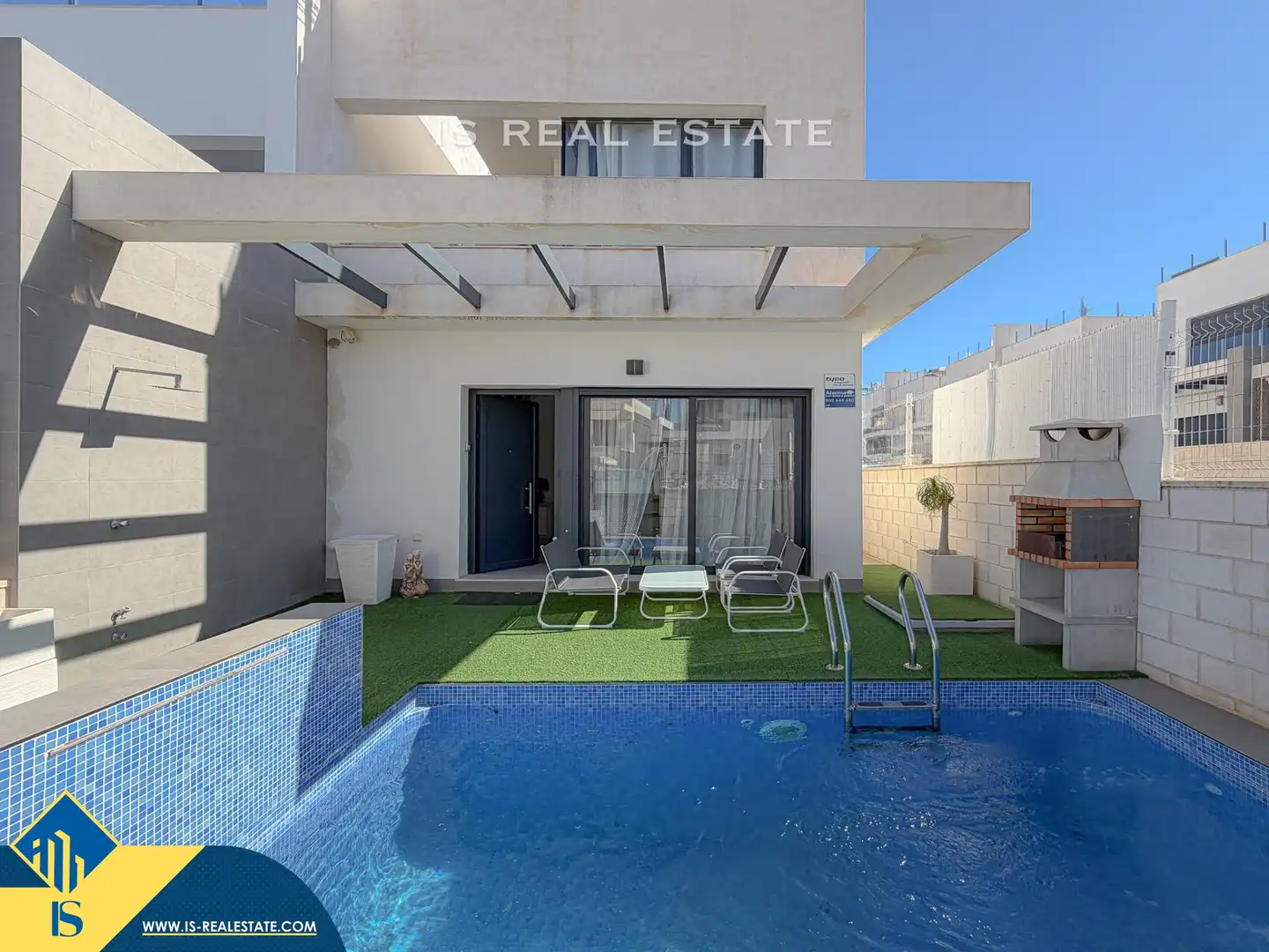 Chalet con jardín en venta en Orihuela Costa