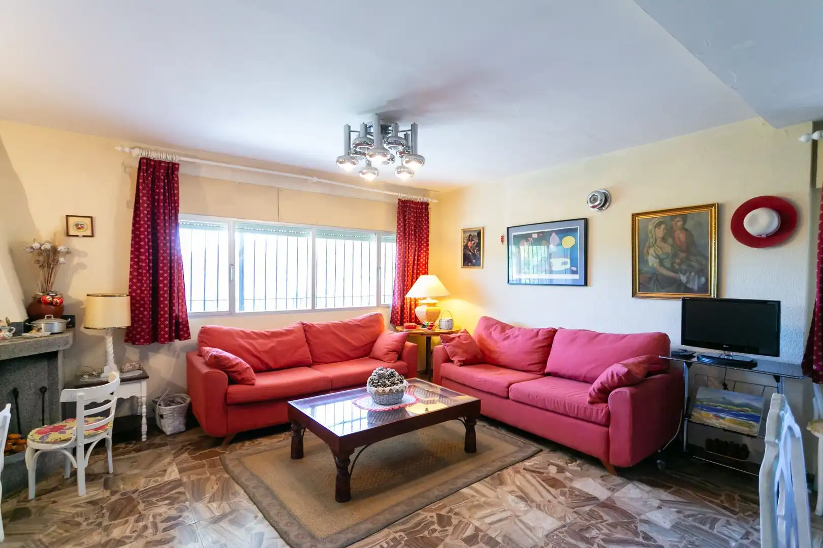 Sala d'estar de Casa o xalet en venda en Valdemaqueda amb Jardí privat i Traster