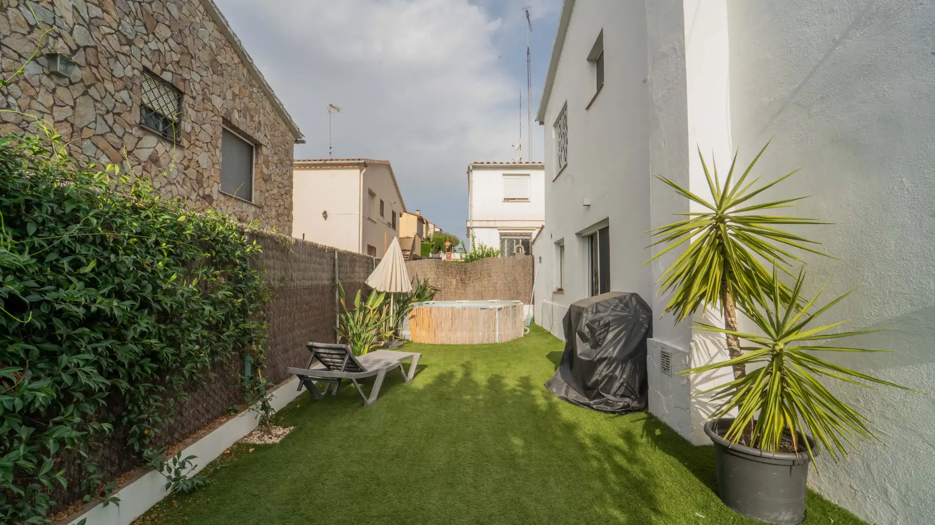 Jardín de Casa o chalet en venta en Pineda de Mar con Aire acondicionado, Calefacción y Jardín privado