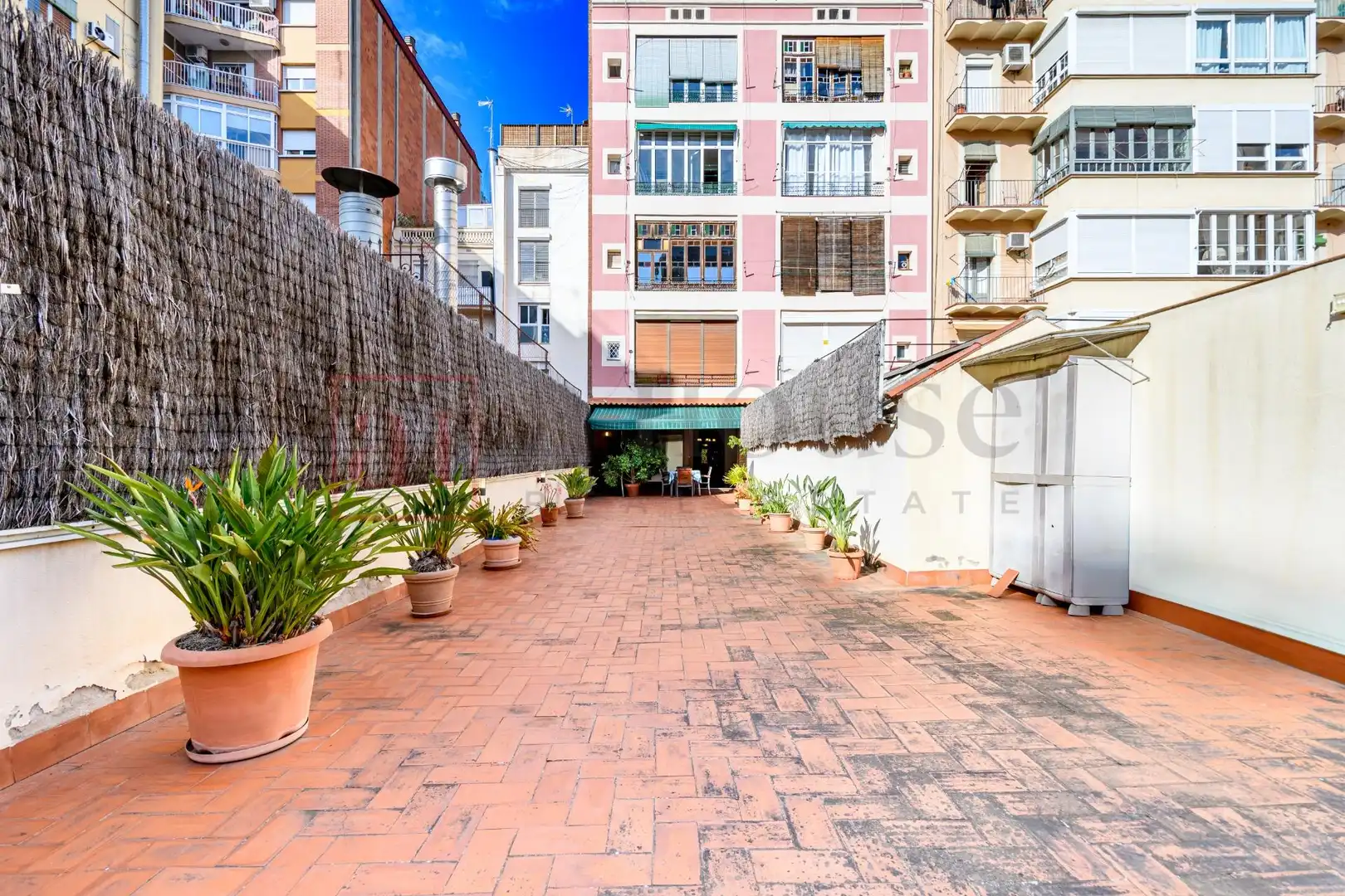 Piso con terraza en venta en Carrer d'Entença, imagen 3