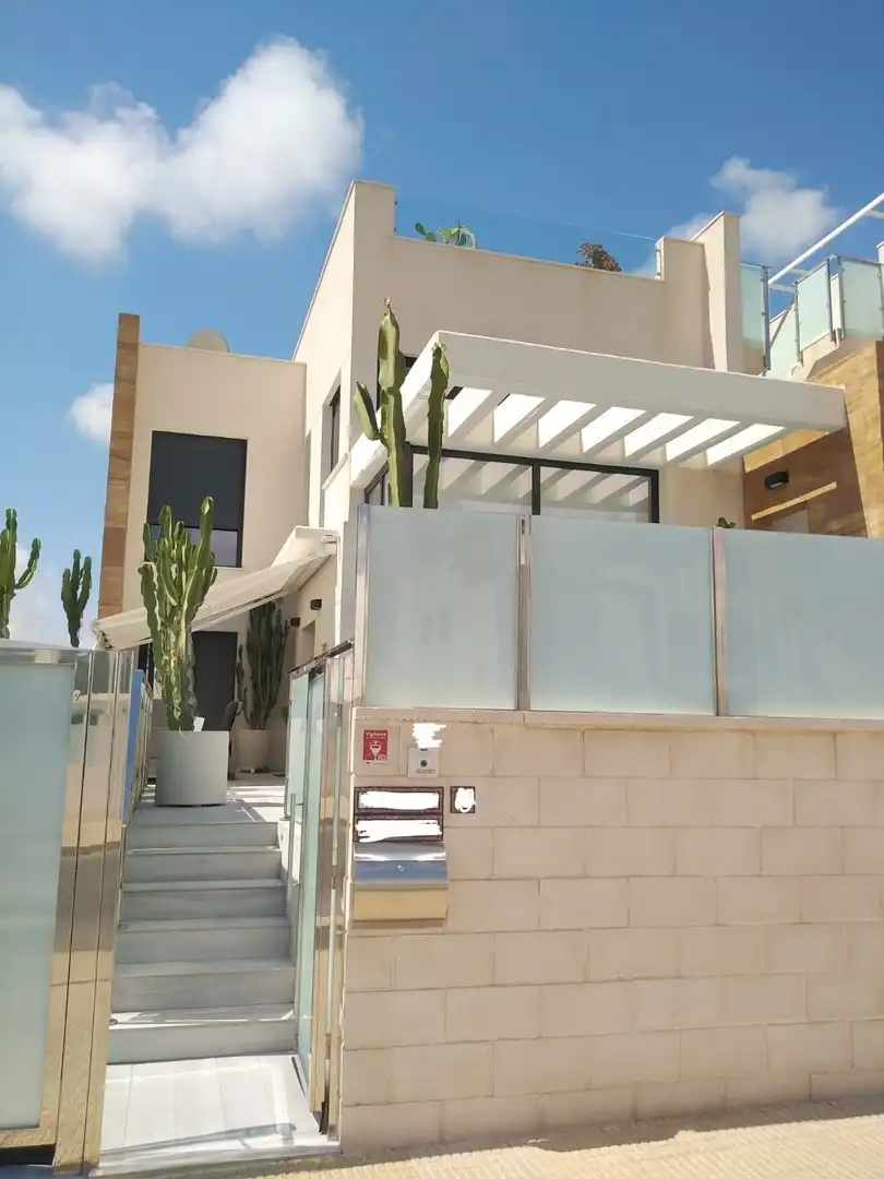 Terrassa de Casa o xalet en venda en Orihuela amb Aire condicionat, Terrassa i Piscina