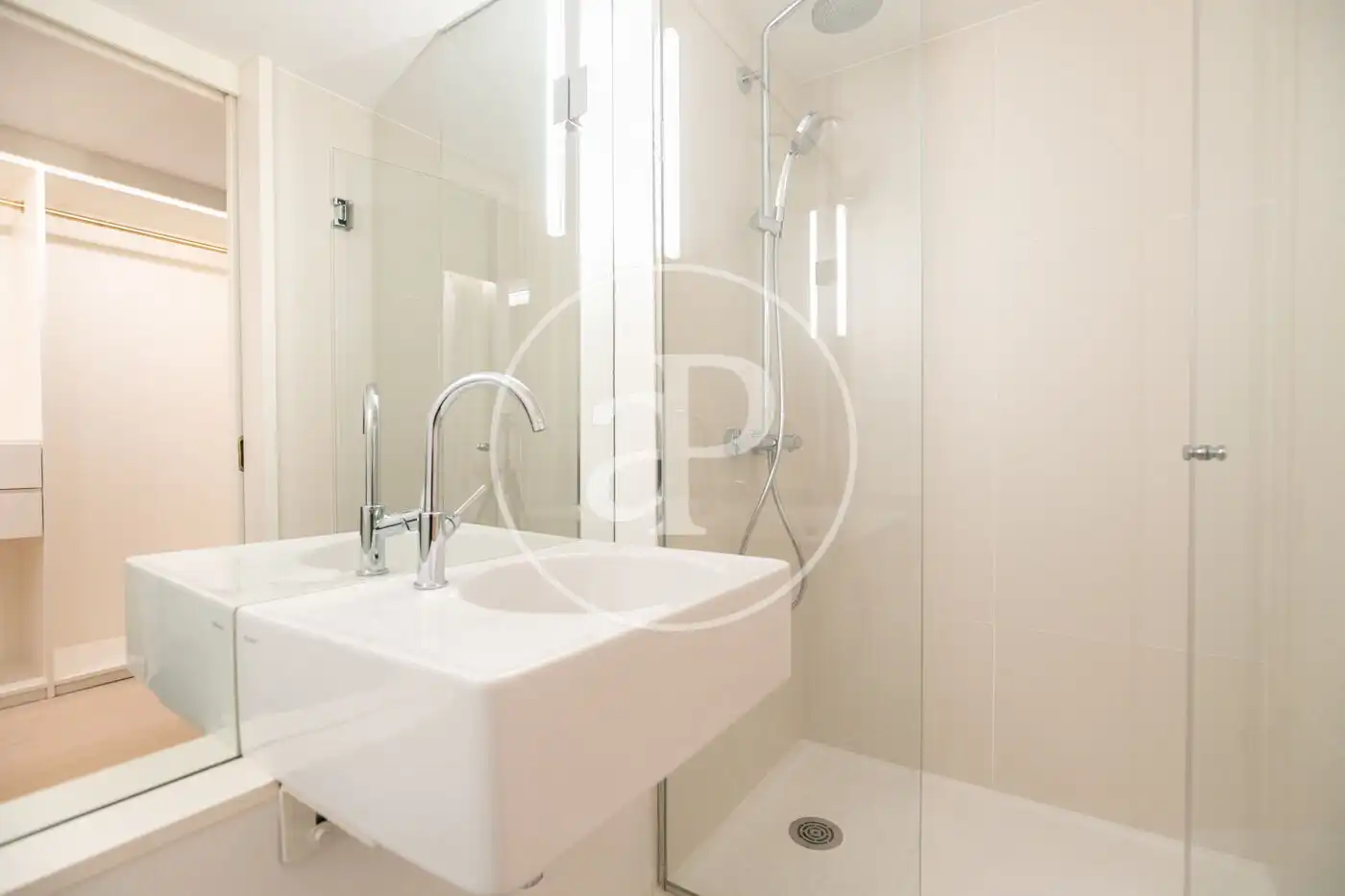 Baño de Piso en venta en Barcelona con Aire acondicionado, Calefacción y Jardín privado