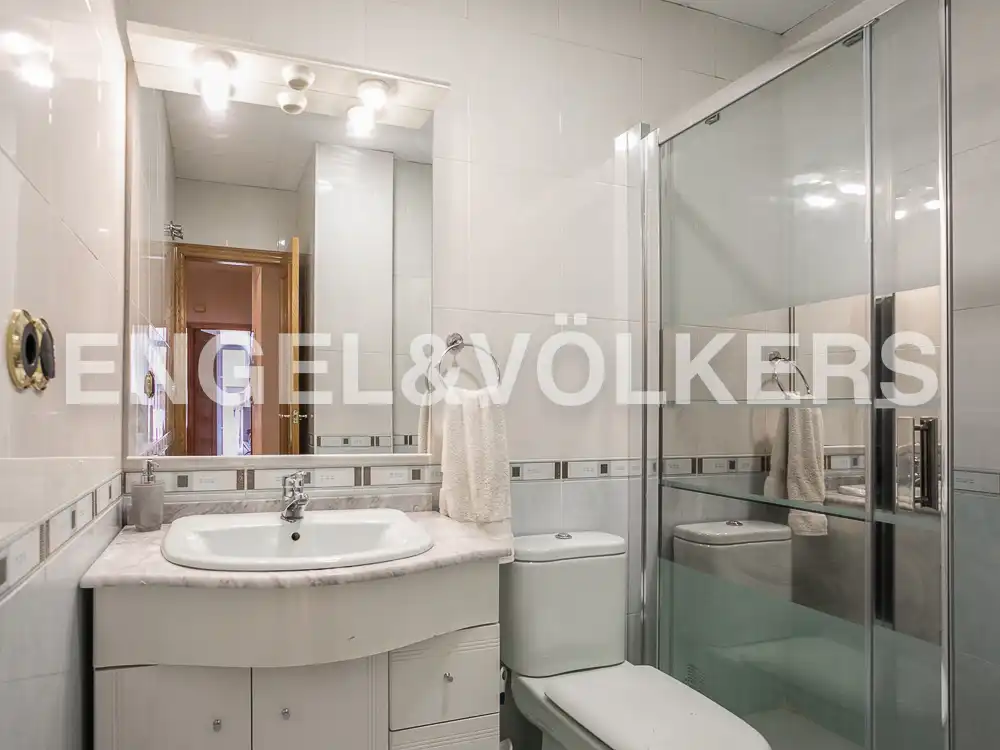 Baño de Piso de alquiler en Valencia con Aire acondicionado, Calefacción y Parquet