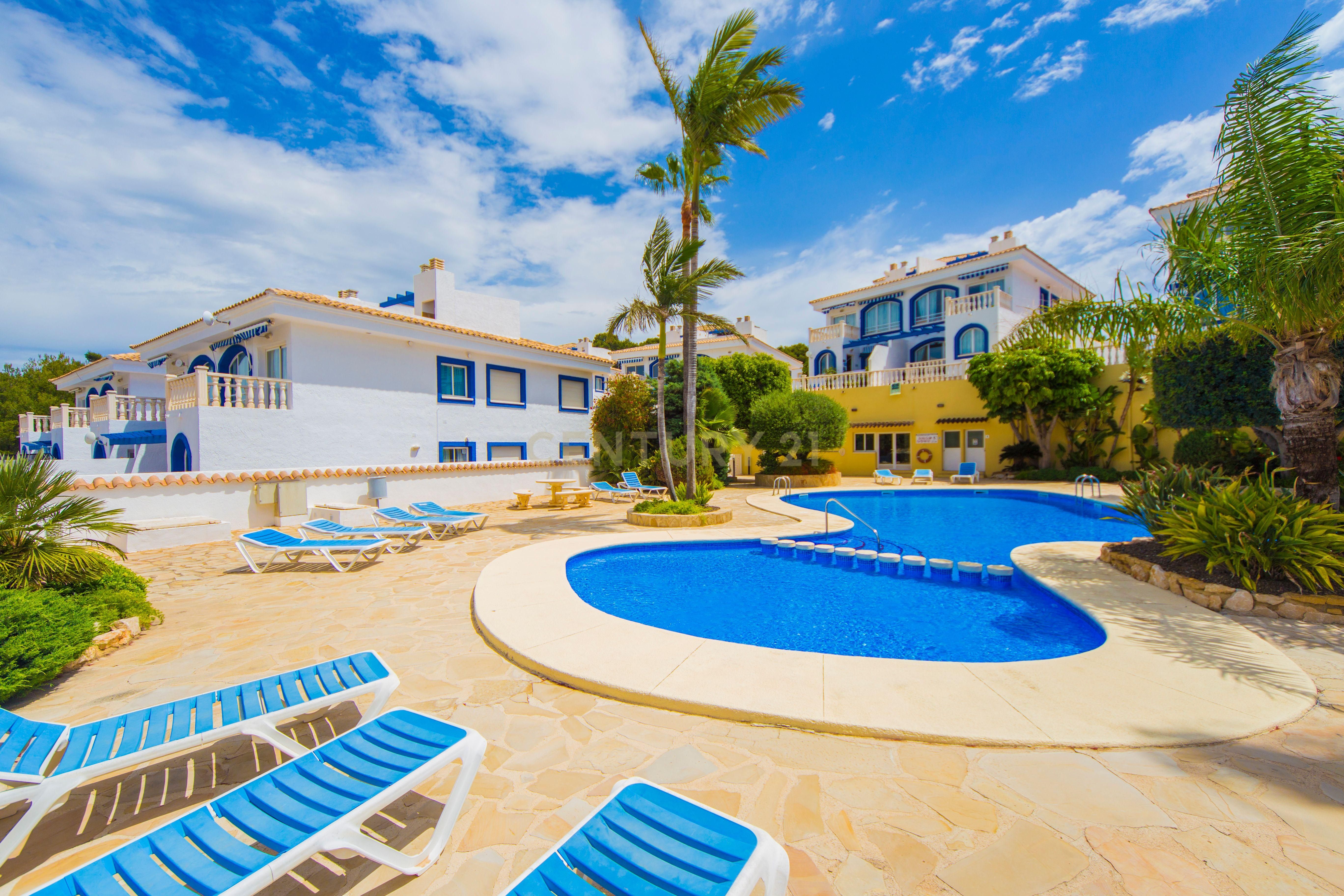 Exterior view of Apartment to rent in Calpe / Calp  with Air Conditioner, Microwave and Community pool