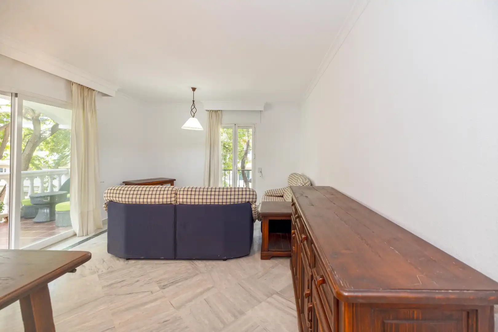 Living room of Flat for sale in Marbella  with Air Conditioner, Heating and Terrace
