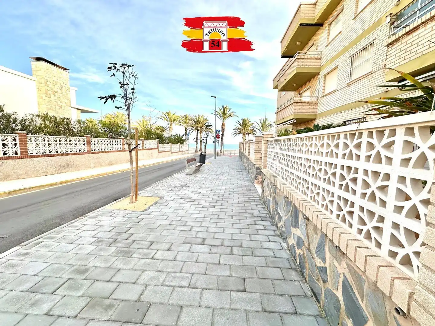 Vista exterior de Pis en venda en Pilar de la Horadada amb Terrassa i Moblat