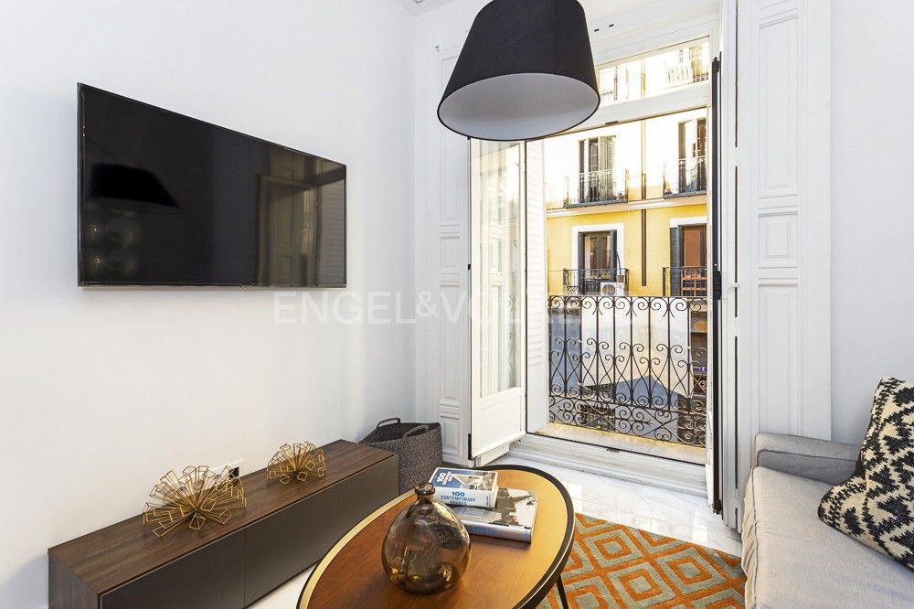 Sala d'estar de Apartament en venda en  Madrid Capital amb Aire condicionat, Calefacció i Moblat